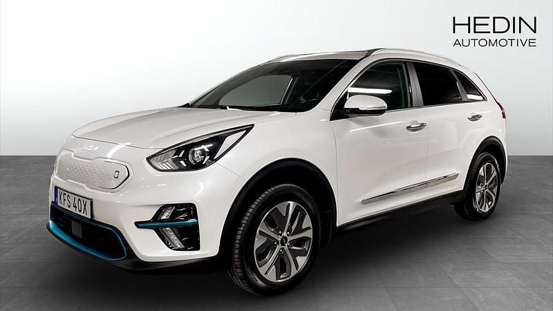 Vit Begagnad 2022 Kia e-Niro SUV | 239 900 kr (Superpris) - Bild 1/4