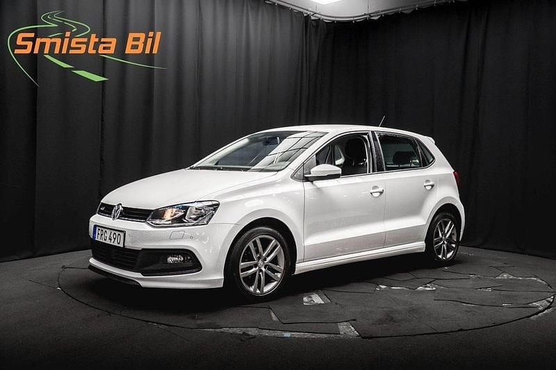 Vit Begagnad 2017 VW Polo R-line Halvkombi | 124 900 kr (Marknadspris) - Bild 1/3
