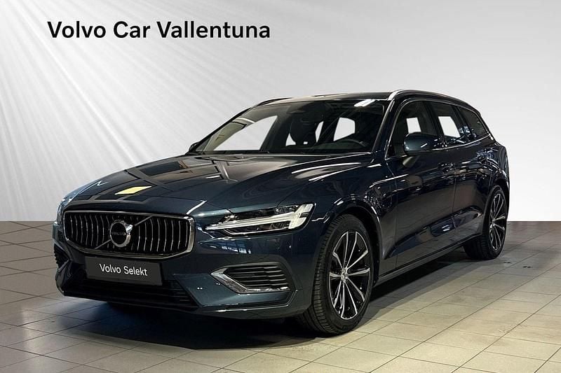 Blå Begagnad 2024 Volvo V60 Plus Kombi | 494 900 kr (Marknadspris) - Bild 1/3