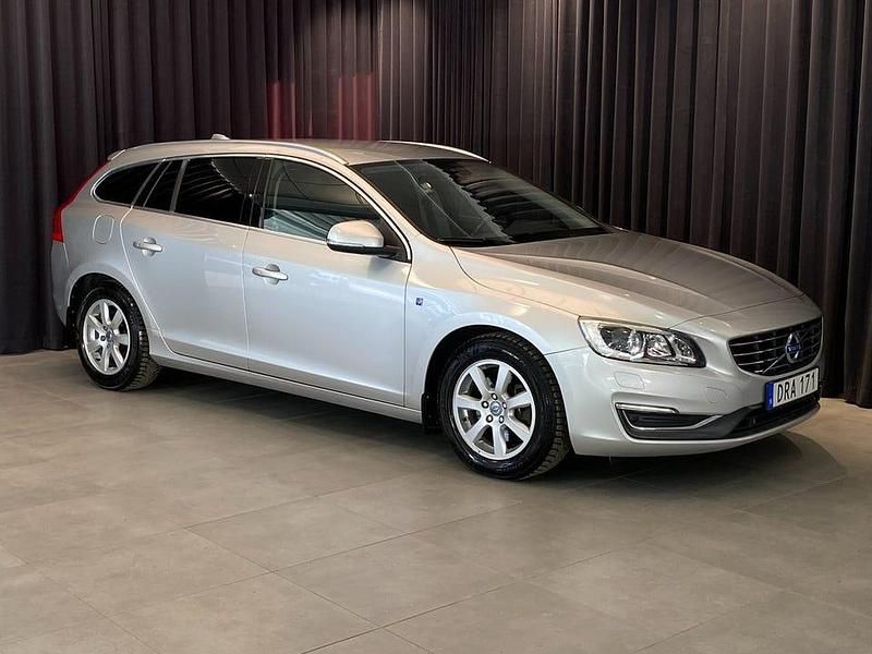 Svart Begagnad 2015 Volvo V60 Ocean Race Kombi | 139 500 kr (Marknadspris) - Bild 1/4