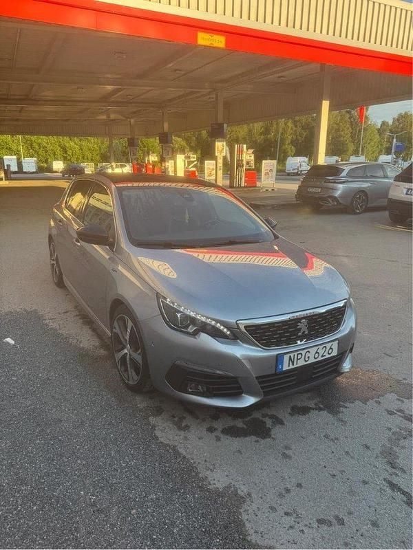 Grå Begagnad 2018 Peugeot 308 Halvkombi | 180 000 kr (Bra pris) - Bild 1/4