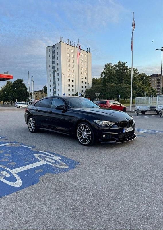 Svart Begagnad 2017 BMW 420 Gran Coupé M Sport Sportkupé | 234 900 kr (Marknadspris) - Bild 1/4