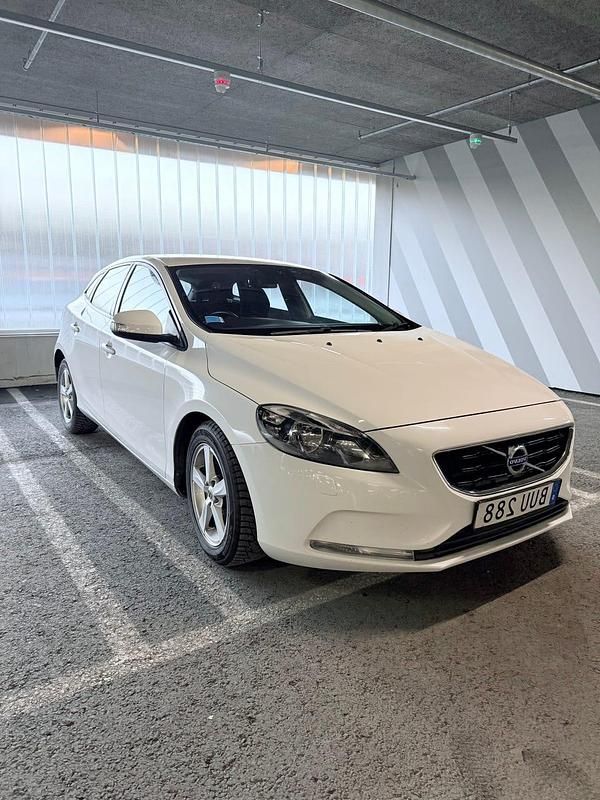 Begagnad Volvo V40 120 HK (88 kW) 2016 Halvkombi