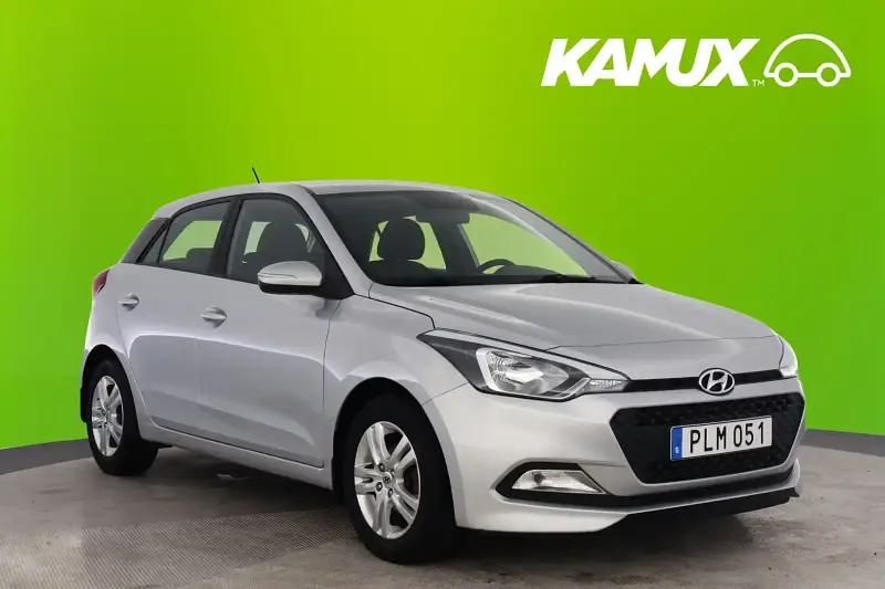 Silver/grå Begagnad 2018 Hyundai i20 Comfort Halvkombi | 109 800 kr (Marknadspris) - Bild 1/4