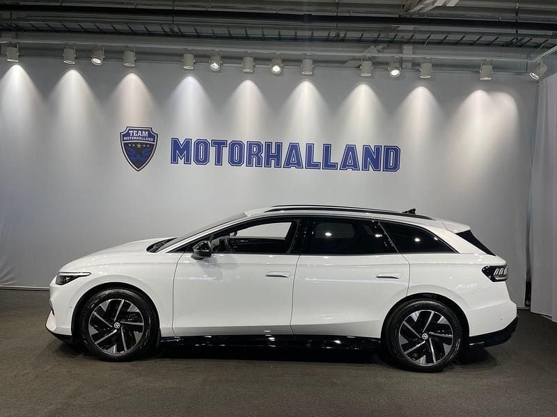 Vit Begagnad 2025 VW ID.7 Pro Kombi | 599 900 kr (Marknadspris) - Bild 1/4