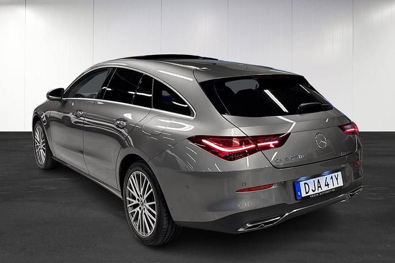 Begagnad Mercedes CLA250e Shooting Brake 2024 Grå Kombi