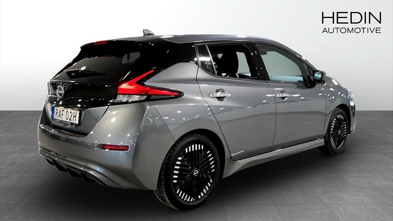 Begagnad Nissan Leaf N-Connecta 110 kW (150 HK) 2022 Grå Halvkombi