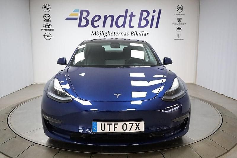 Begagnad Tesla Model 3 Long Range AWD 366 kW (498 HK) 2022 Blå Sedan