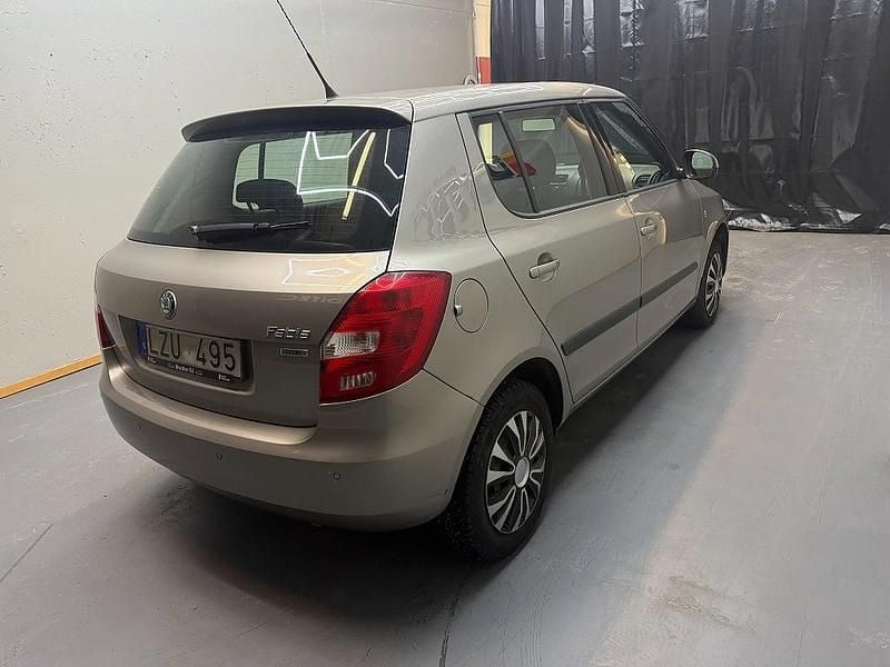 Begagnad Skoda Fabia Elegance 69 HK (50 kW) 2011 Brun Halvkombi
