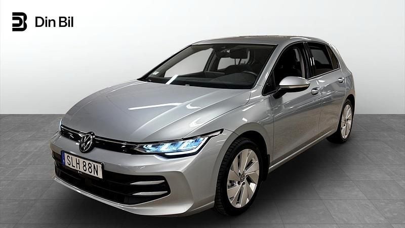 Begagnad VW Golf VIII Edition 150 HK (110 kW) 2024 Silver Halvkombi