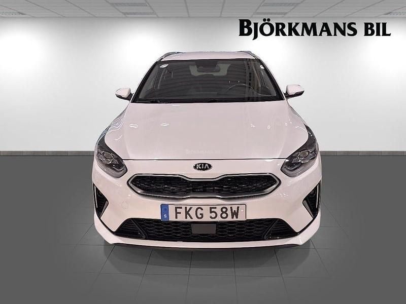 Begagnad Kia Ceed Sportswagon Advance 141 HK (103 kW) 2021 Vit Kombi