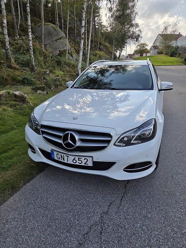 Vit Begagnad 2015 Mercedes E250 Kombi | 170 000 kr (Marknadspris) - Bild 1/4