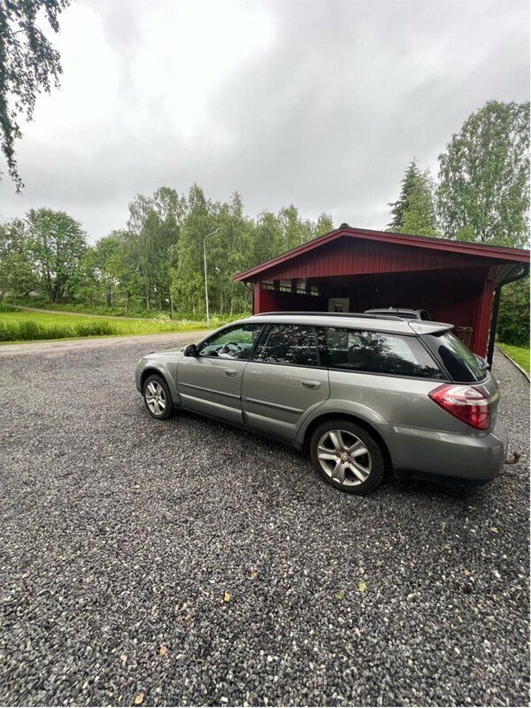 Silver Begagnad 2007 Subaru Outback SUV | 28 000 kr (Marknadspris) - Bild 1/2
