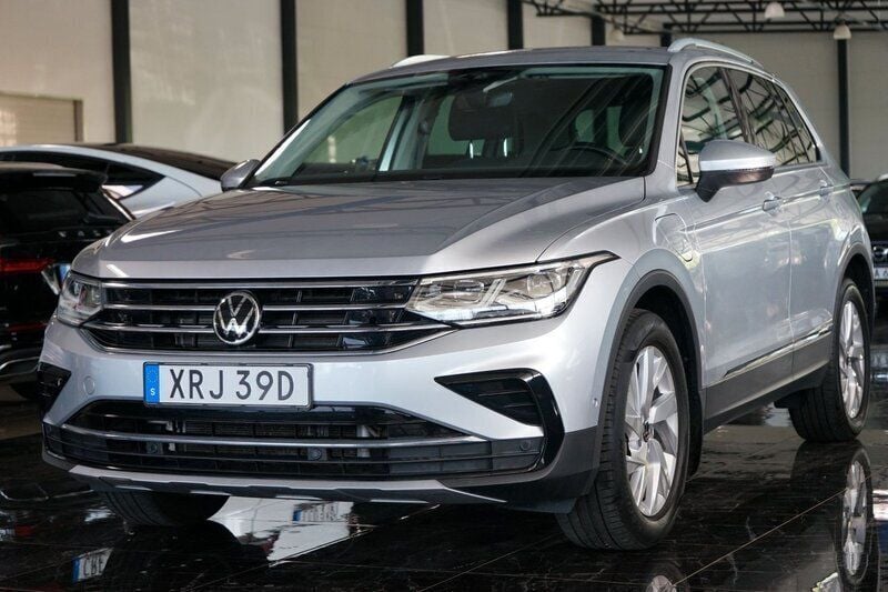 Silver Begagnad 2021 VW Tiguan Elegance SUV | 289 500 kr (Superpris) - Bild 1/4