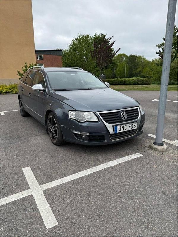 Grå Begagnad 2009 VW Passat Sportline Kombi | 27 500 kr (Bra pris) - Bild 1/4