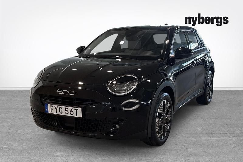 Svart Begagnad 2023 Fiat 600 La Prima SUV | 314 000 kr - Bild 1/4