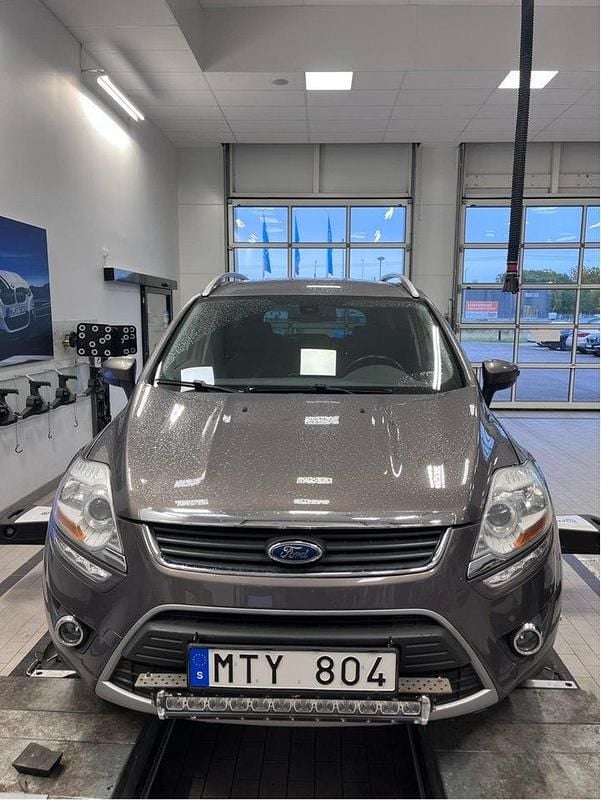 Brun Begagnad 2012 Ford Kuga Titanium SUV | 55 000 kr (Marknadspris) - Bild 1/4