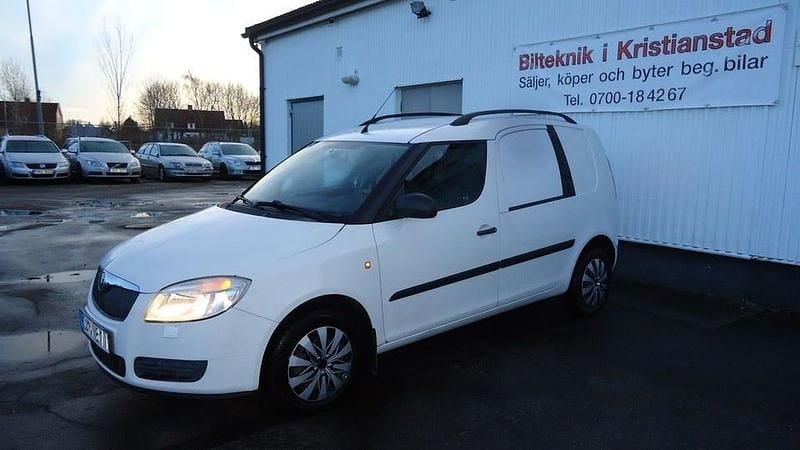 Begagnad Skoda Roomster 70 HK (51 kW) 2008 Vit Minibuss