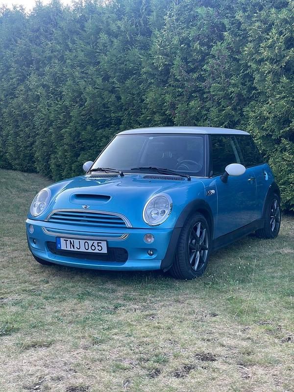 Blå Begagnad 2003 Mini Cooper S Halvkombi | 37 000 kr - Bild 1/4