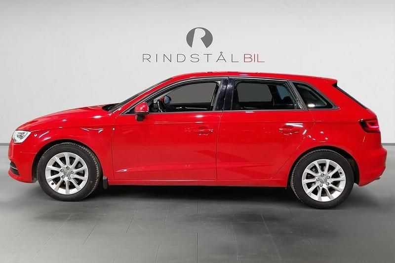 Begagnad Audi A3 Attraction 150 HK (110 kW) 2014 Röd