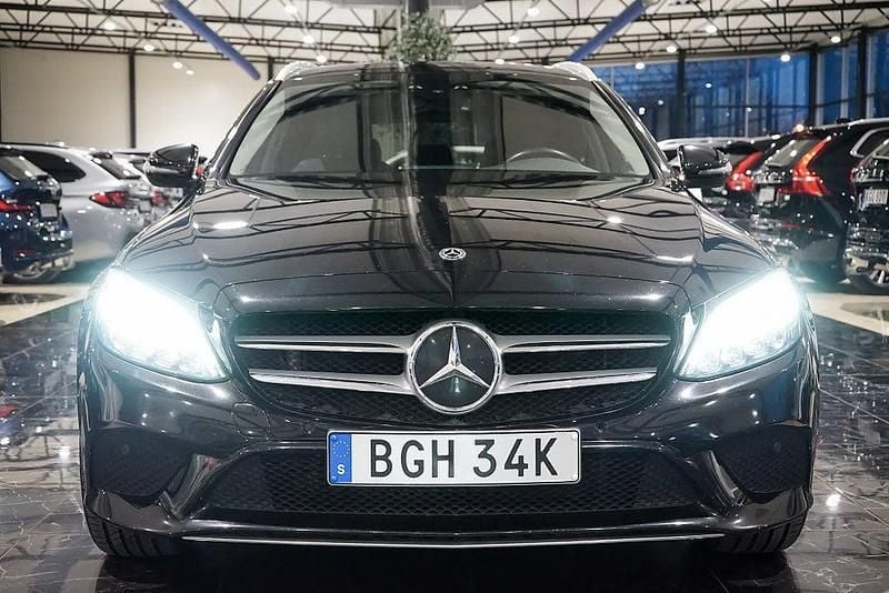 Begagnad Mercedes C300e Avantgarde 306 HK (225 kW) 2021 Svart Kombi
