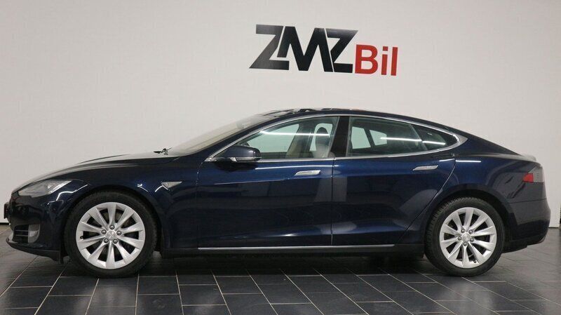 Begagnad Tesla Model S 386 kW (525 HK) 2015 Blå Halvkombi