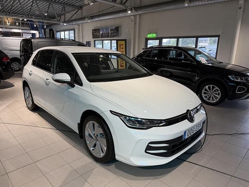 Ny VW Golf VIII Life 150 HK (110 kW) 2025 Vit (pure white) Kombi