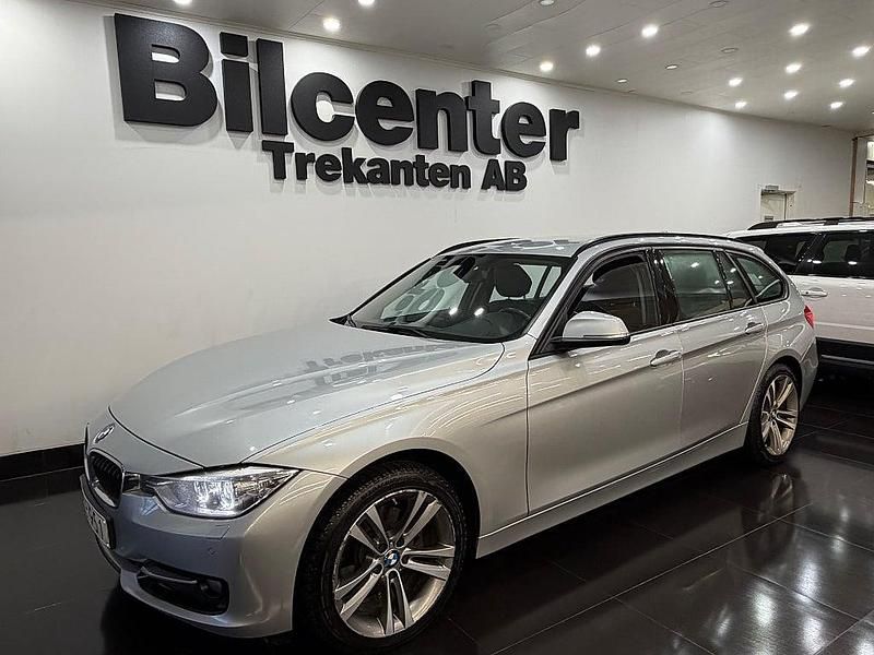 Silver Begagnad 2014 BMW 320 Sport Line Kombi | 124 900 kr (Marknadspris) - Bild 1/4