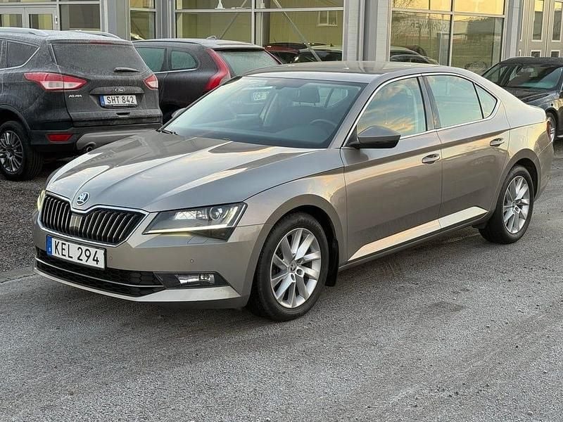 Begagnad Skoda Superb Style 150 HK (110 kW) 2015 Ljusbrun Halvkombi