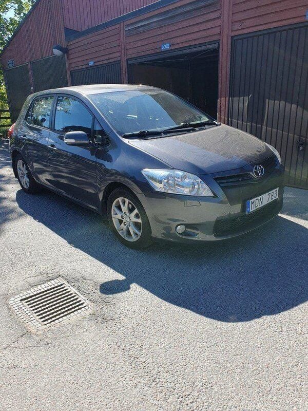 Grå Begagnad 2011 Toyota Auris Plus Halvkombi | 53 000 kr (Marknadspris) - Bild 1/4