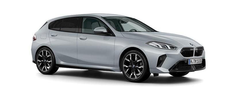 Grå Ny 2025 BMW 120 Halvkombi | 464 700 kr - Bild 1/3