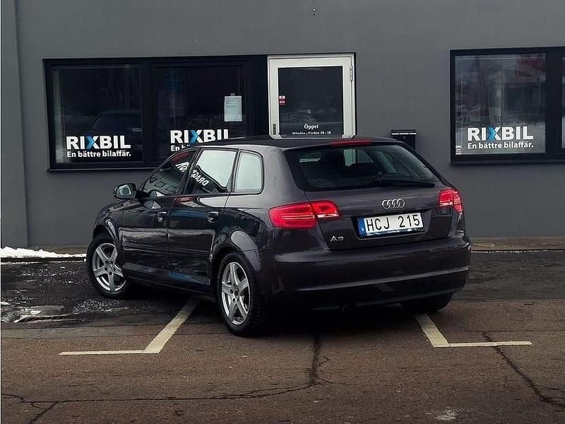 Begagnad Audi A3 Attraction 102 HK (75 kW) 2011 Grå Halvkombi
