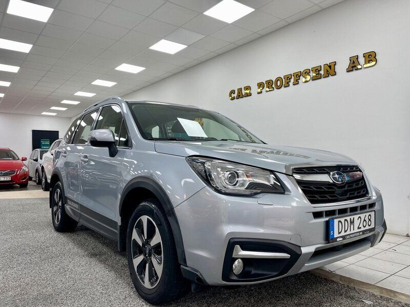 Silver Begagnad 2016 Subaru Forester SUV | 169 900 kr (Dyr) - Bild 1/4