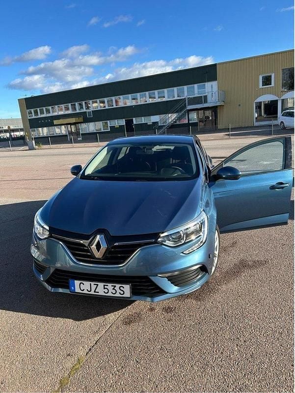Blå Begagnad 2020 Renault Mégane IV Halvkombi | 120 990 kr (Marknadspris) - Bild 1/4