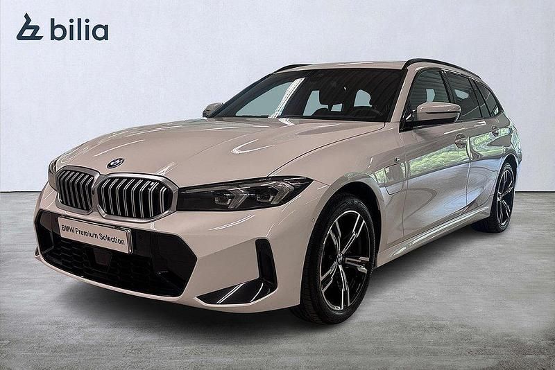 Vit Begagnad 2024 BMW 330e M Sport Kombi | 579 900 kr (Dyr) - Bild 1/4
