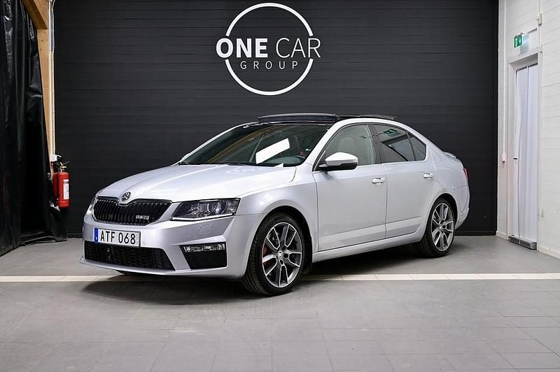 Silver Begagnad 2014 Skoda Octavia RS Halvkombi | 179 800 kr (Dyr) - Bild 1/4