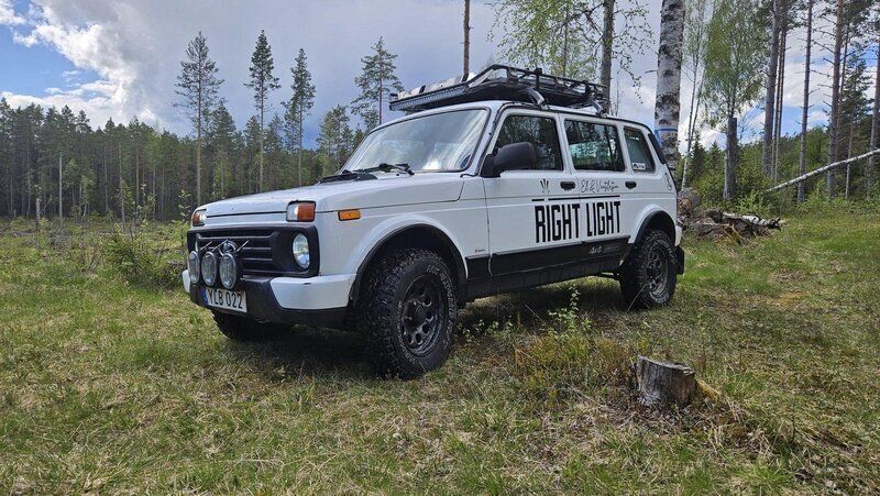 Vit Begagnad 2018 Lada Urban SUV | 99 000 kr - Bild 1/4