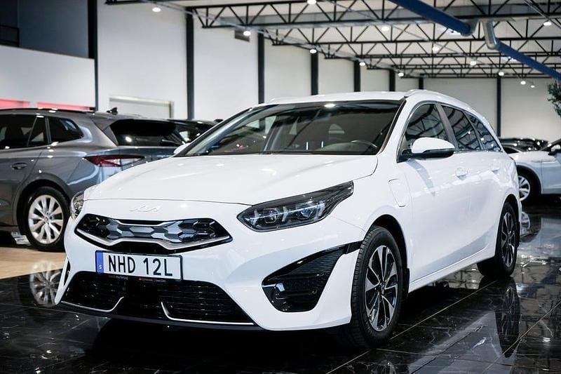 Begagnad Kia Ceed Sportswagon 141 HK (103 kW) 2022 Vit Kombi