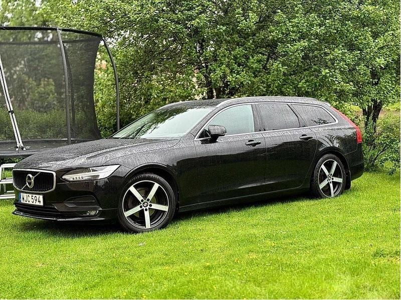 Svart Begagnad 2018 Volvo V90 Momentum Kombi | 192 000 kr (Marknadspris) - Bild 1/4