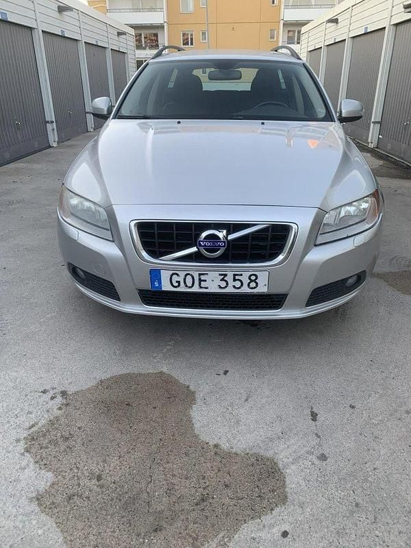 Grå Begagnad 2008 Volvo V70 Kinetic Kombi | 55 000 kr (Superpris) - Bild 1/3