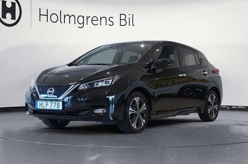 Svart Begagnad 2021 Nissan Leaf Tekna Halvkombi | 209 900 kr (Marknadspris) - Bild 1/4