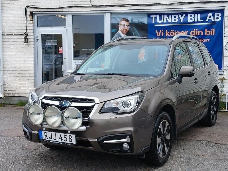 Ljusbrun Begagnad 2016 Subaru Forester SUV | 157 800 kr (Marknadspris) - Bild 1/4