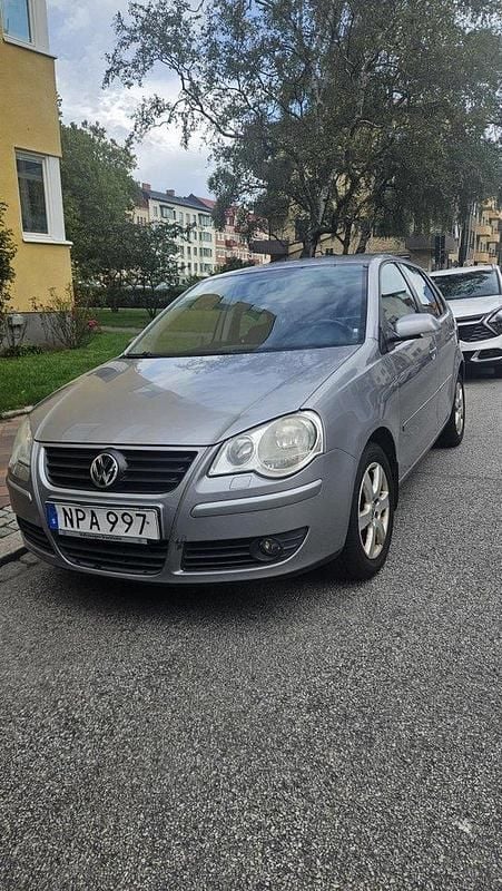 Silver Begagnad 2008 VW Polo Halvkombi | 32 000 kr (Marknadspris) - Bild 1/4