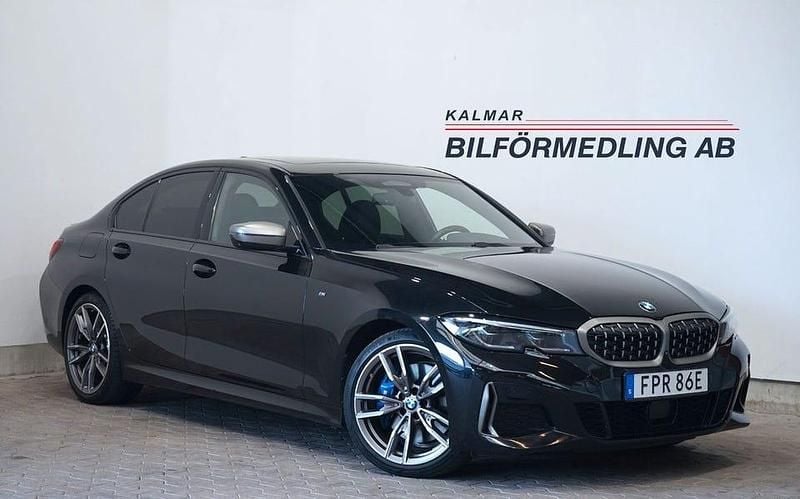 Svart Begagnad 2022 BMW M340 M Sport Sedan | 559 000 kr (Marknadspris) - Bild 1/4
