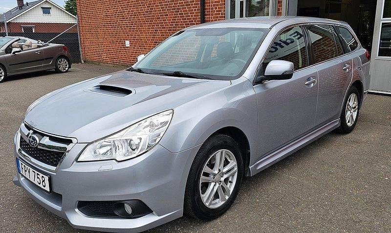 Silver Begagnad 2013 Subaru Legacy Kombi | 99 900 kr (Dyr) - Bild 1/4