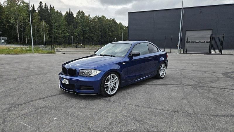 Blå Begagnad 2010 BMW 135 Coupé M Sport Sportkupé | 230 000 kr - Bild 1/4