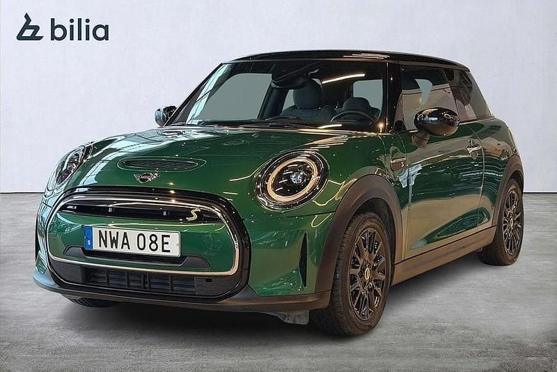Begagnad Mini Cooper SE Essential 135 kW (184 HK) 2022 British racing grön Halvkombi