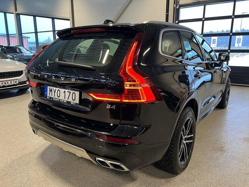 Begagnad Volvo XC60 Momentum 197 HK (144 kW) 2021 Svart SUV
