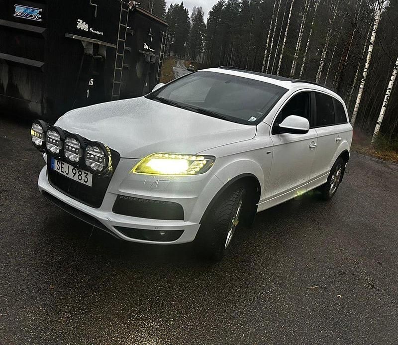 Vit Begagnad 2013 Audi Q7 S-Line SUV | 198 700 kr (Dyr) - Bild 1/4