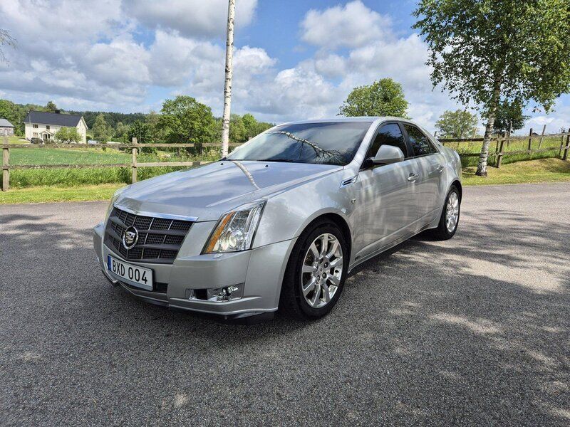 Grå Begagnad 2008 Cadillac CTS Sedan | 84 900 kr - Bild 1/4